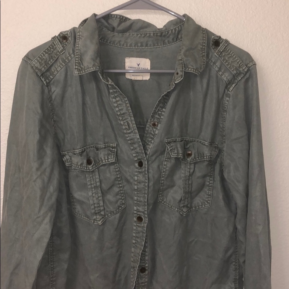 NWOT pretty american eagle button down